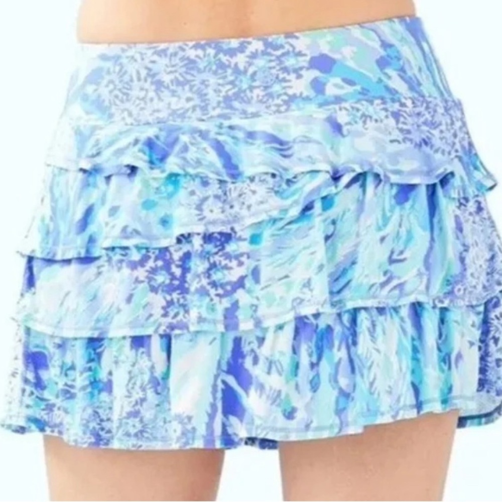 Lilly Pulitzer Shorts Luxletic Shorts  Size Large